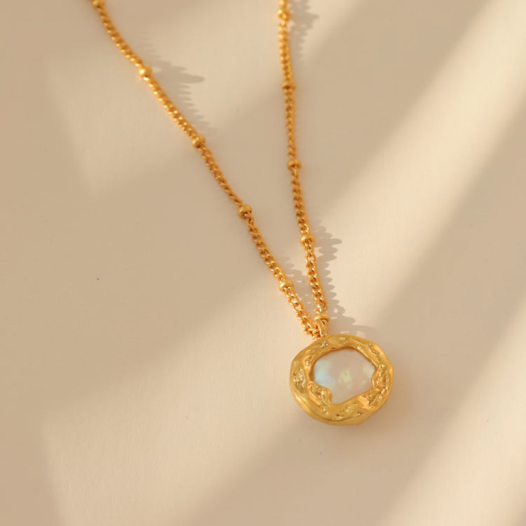 PEARL PENDANT NECKLACE