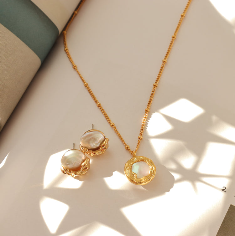 PEARL PENDANT NECKLACE