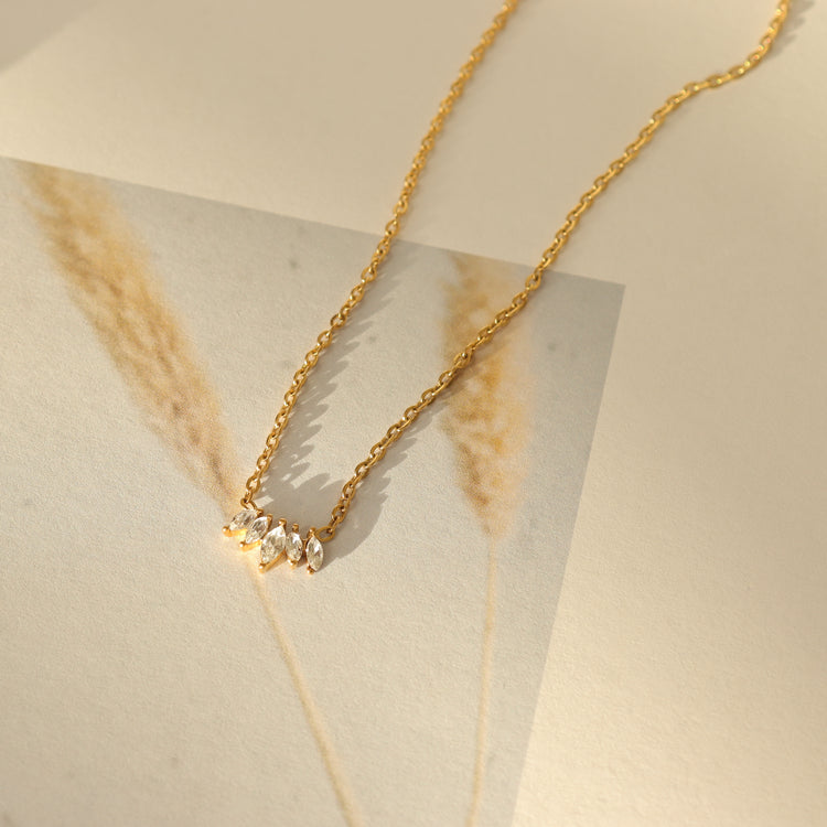 ELEGANT FLOWER PENDANT NECKLAC