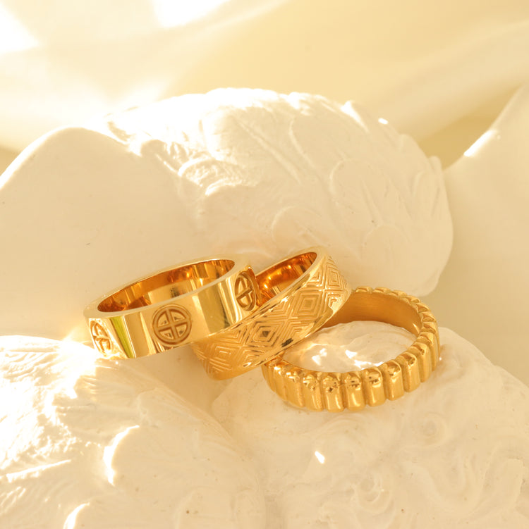 RHOMBIC ENGRAVED RING