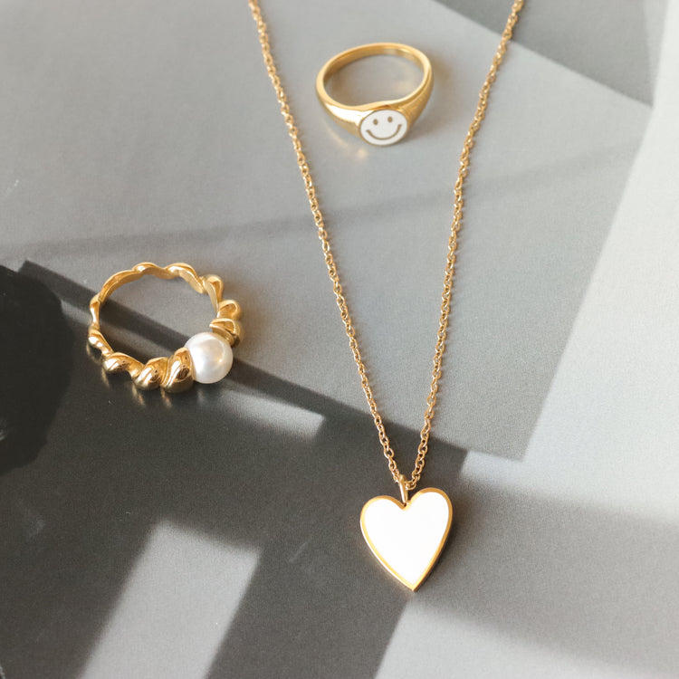 WHITE HEART NECKLACE