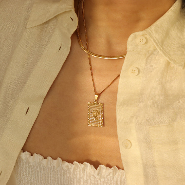 FLOWER PENDANT NECKLACE