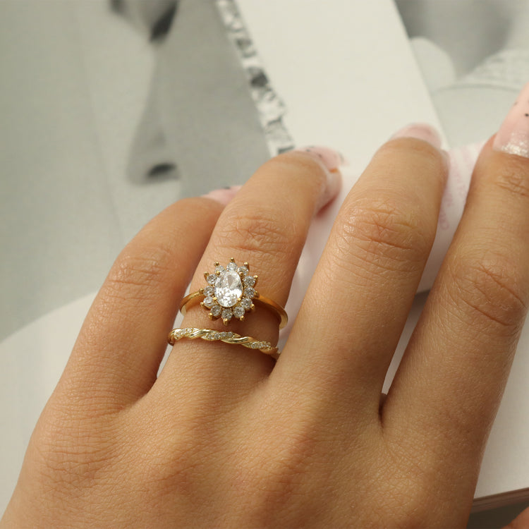 DAINTY TWISTED RING