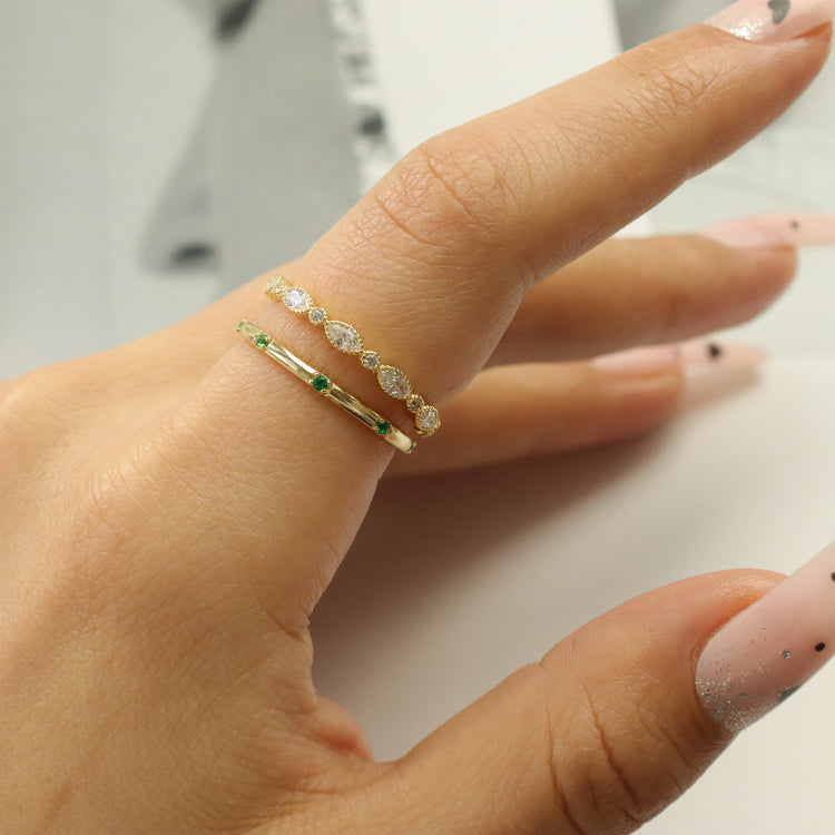 EMERALD DAZZLING BAND RING