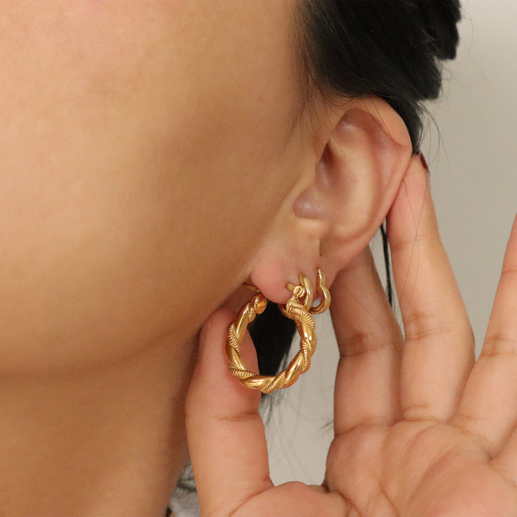 SPECIAL TWIST EARRINGS