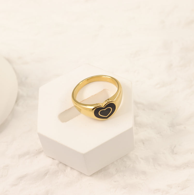 BLACK HEART RING