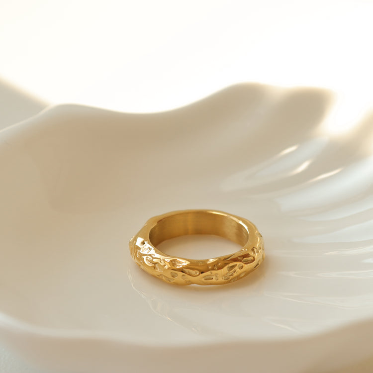 CONCAVE RING