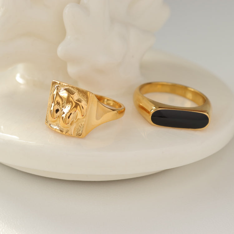 SEXY BODY SIGNET RING
