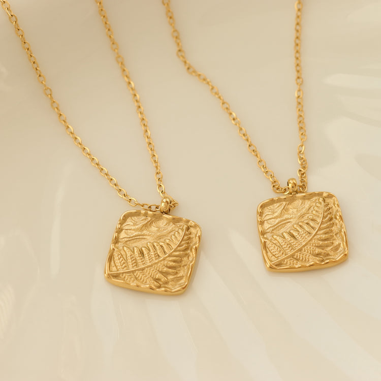 LEAF PENDANT NECKLACE