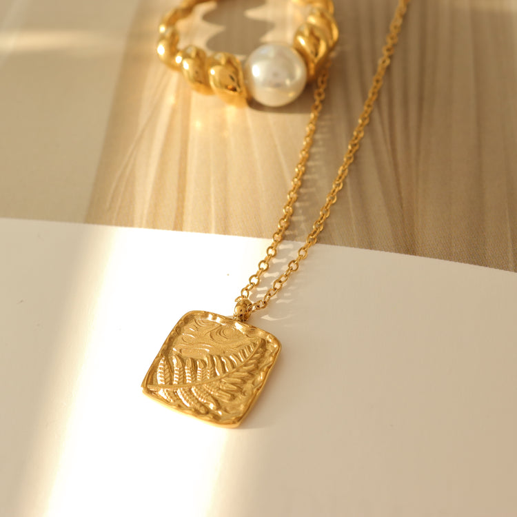 LEAF PENDANT NECKLACE