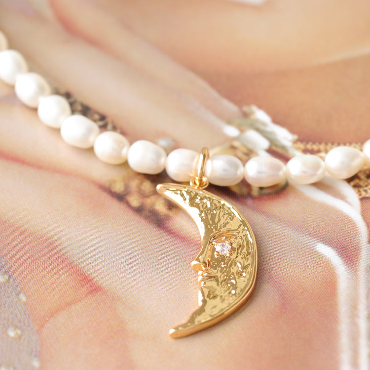 MOON PEARL NECKLACE