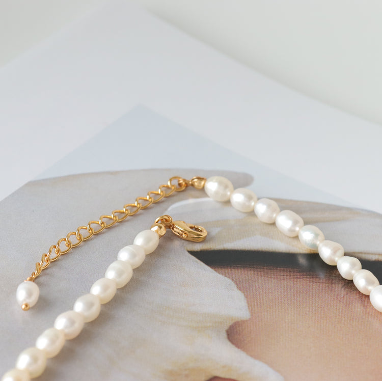 MOON PEARL NECKLACE