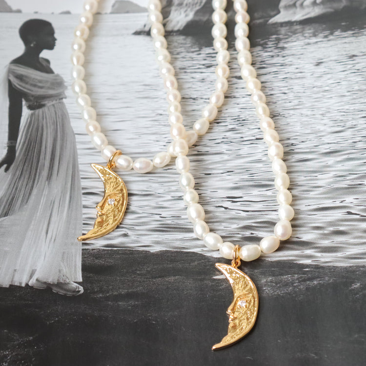 MOON PEARL NECKLACE