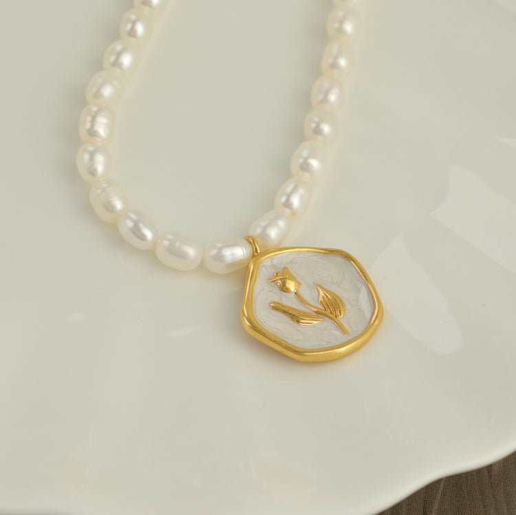 ROSE PEARL NECKLACE