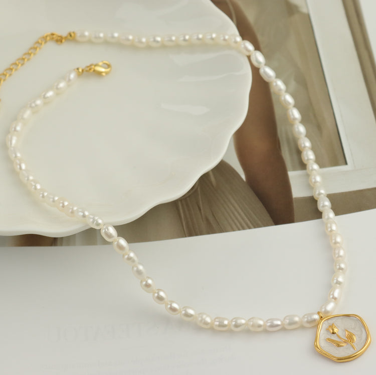 ROSE PEARL NECKLACE