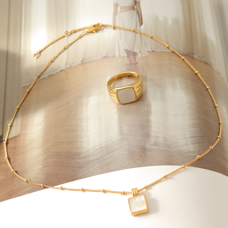 WHITE SQUARE PENDANT NECKLACE