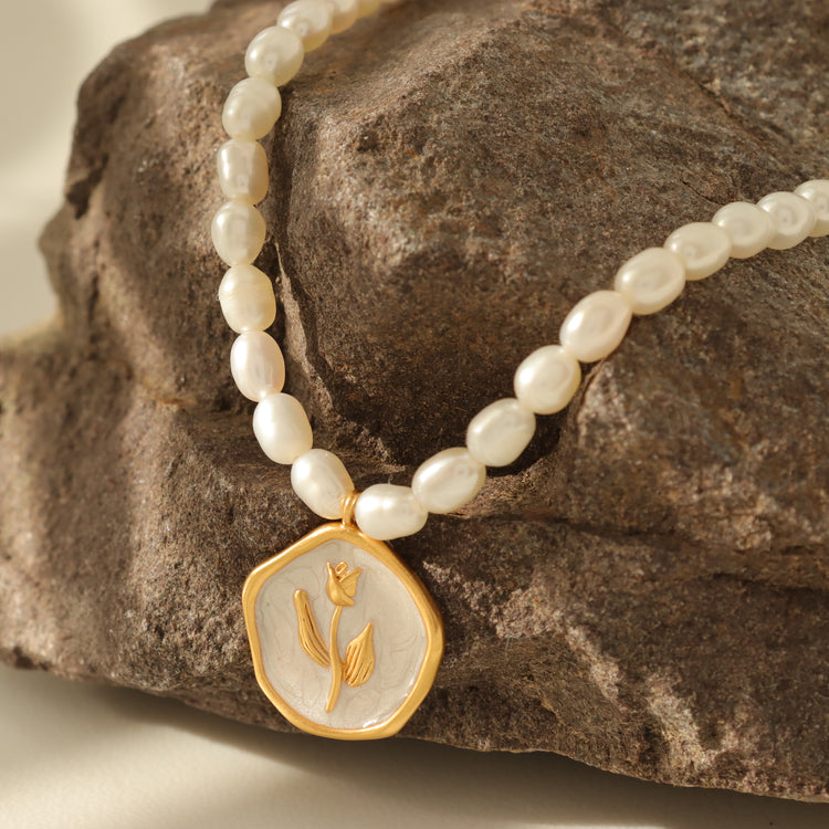 ROSE PEARL NECKLACE
