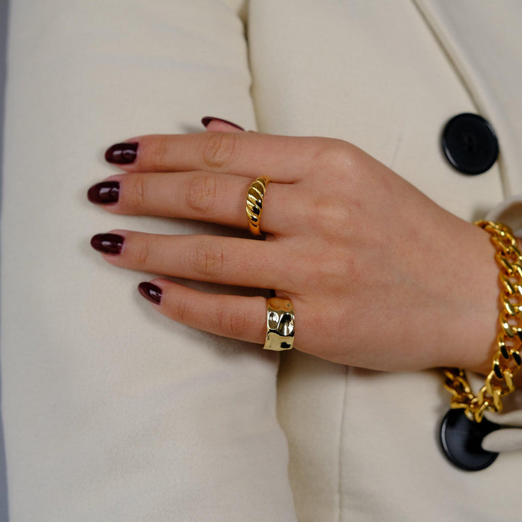MEDIUM CROISSANT GOLD RING-VENUS LOVES JEWELLERY