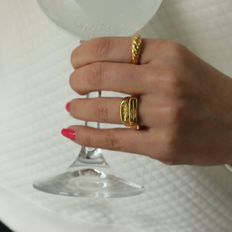 MEDIUM CROISSANT GOLD RING-VENUS LOVES JEWELLERY