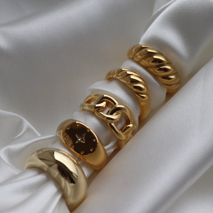 MEDIUM CROISSANT GOLD RING-VENUS LOVES JEWELLERY