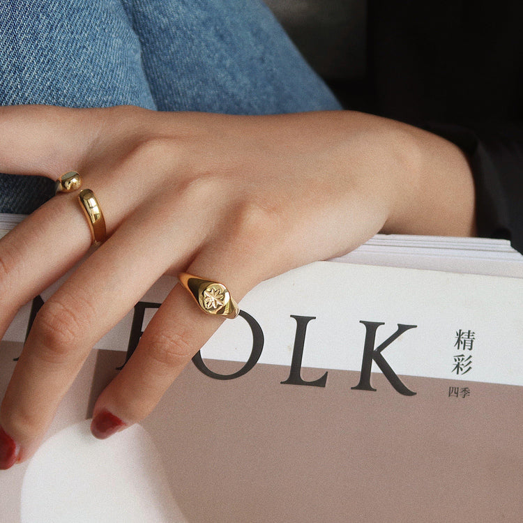 STAR SIGNET GOLD RING-VENUS LOVES JEWELLERY