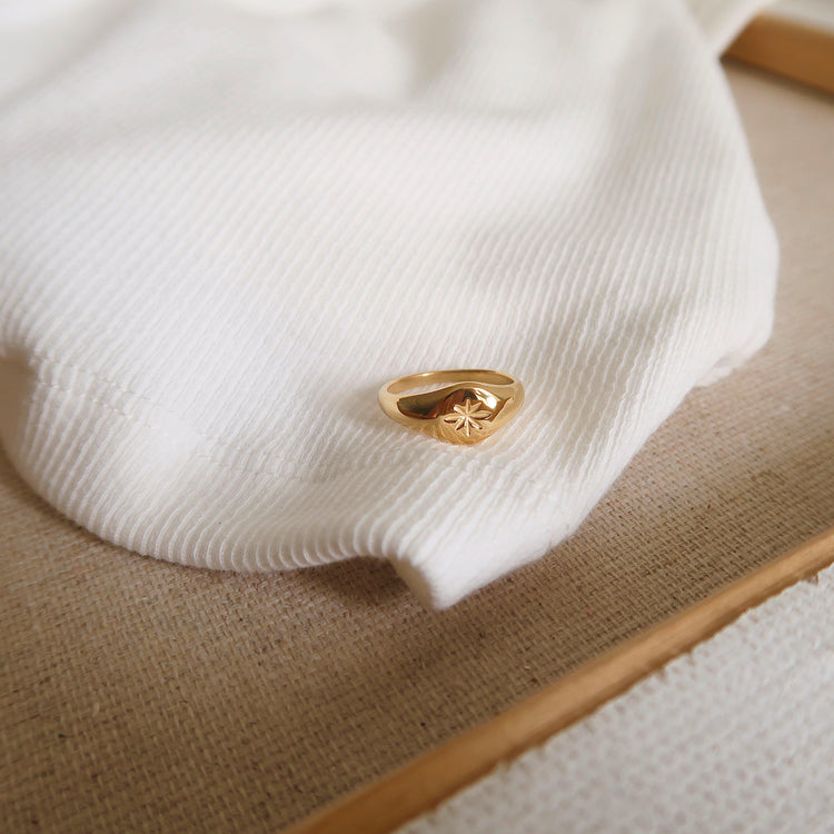 STAR SIGNET GOLD RING-VENUS LOVES JEWELLERY
