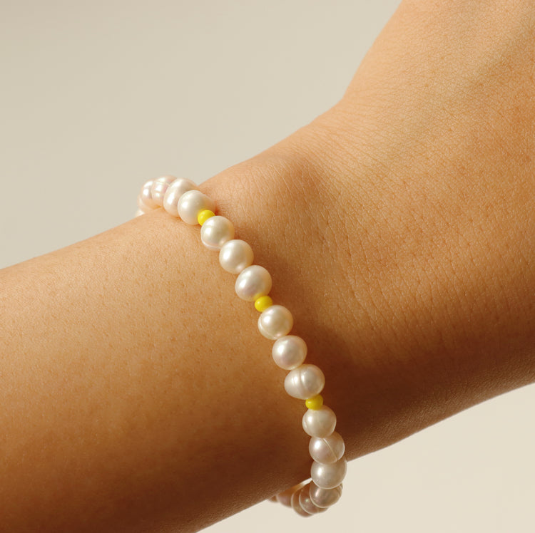 YELLOW BEADED PEARL BRACELET