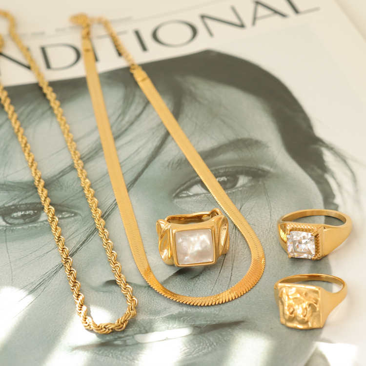 ESSENTIAL TWIST CHAIN NECKLACE