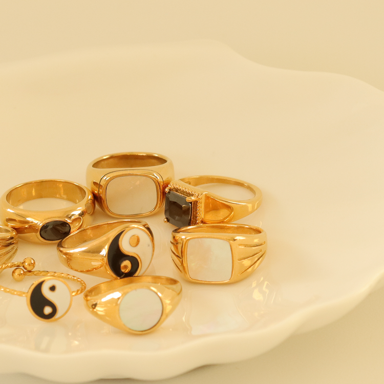 BETH GOLD RING