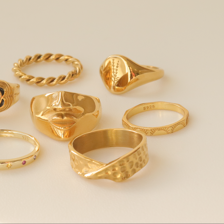 CONCAVE RING
