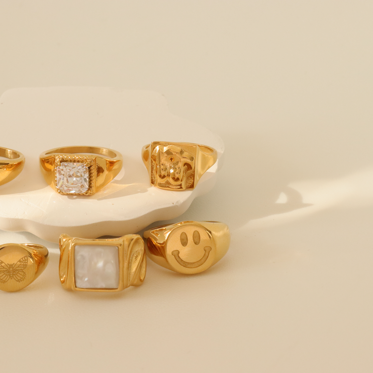 SEXY BODY SIGNET RING