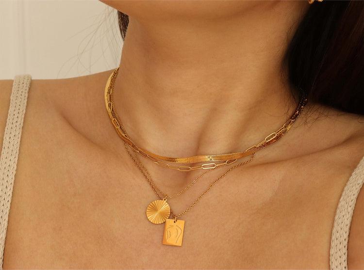 CENTRAL NECKLACE