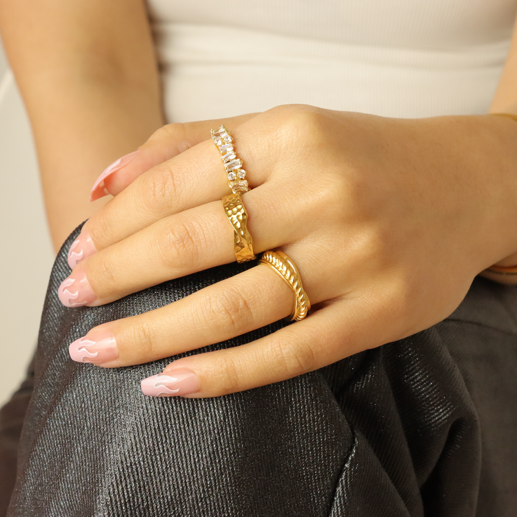 FRILL RING