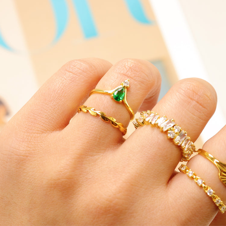 DAINTY CROWN RING