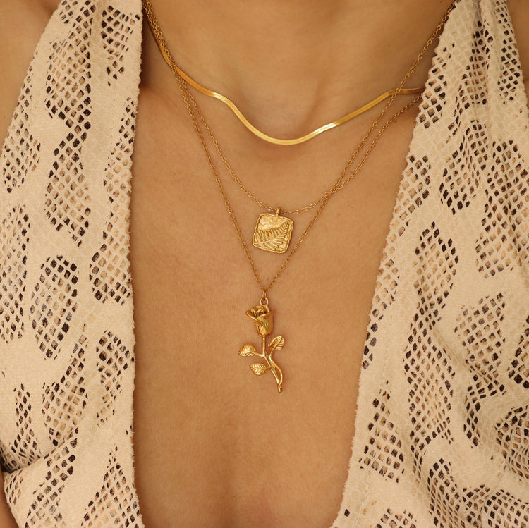 LEAF PENDANT NECKLACE