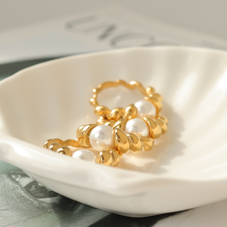 PEARL TWIST RING