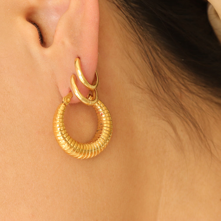 RIDGE HOOP EARRINGS