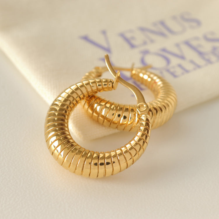 RIDGE HOOP EARRINGS
