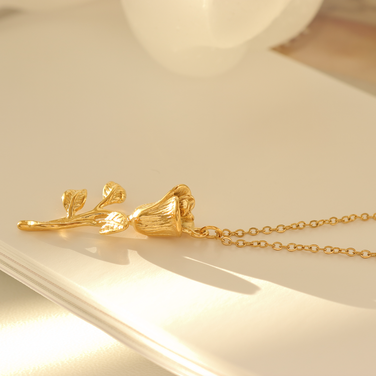 ROSE NECKLACE