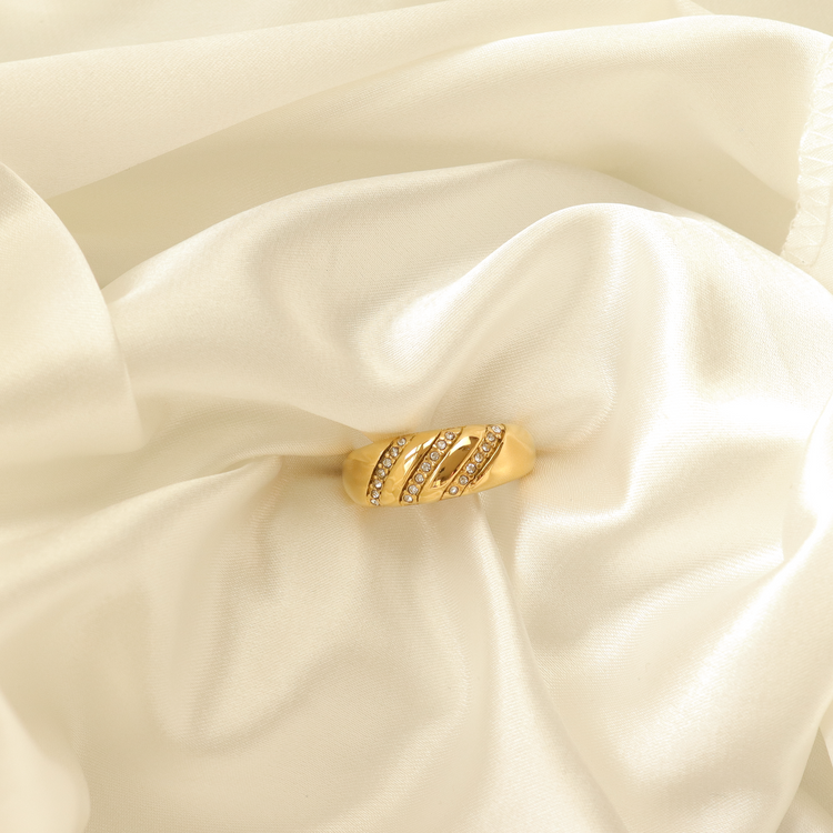CAMILLA GOLD RING