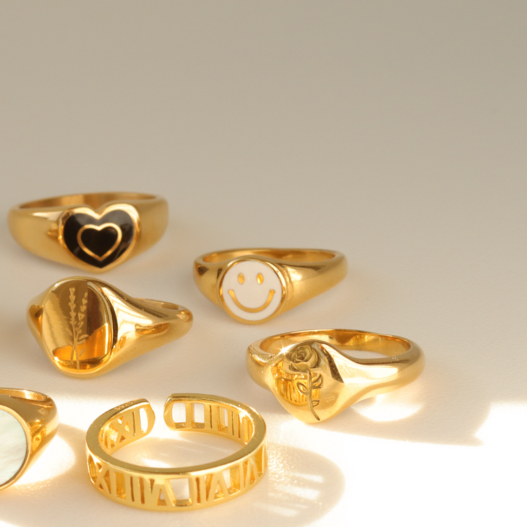 WHITE SMILE RING