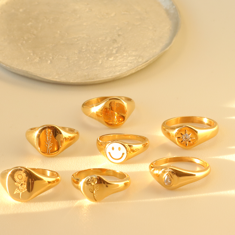 WHITE SMILE RING