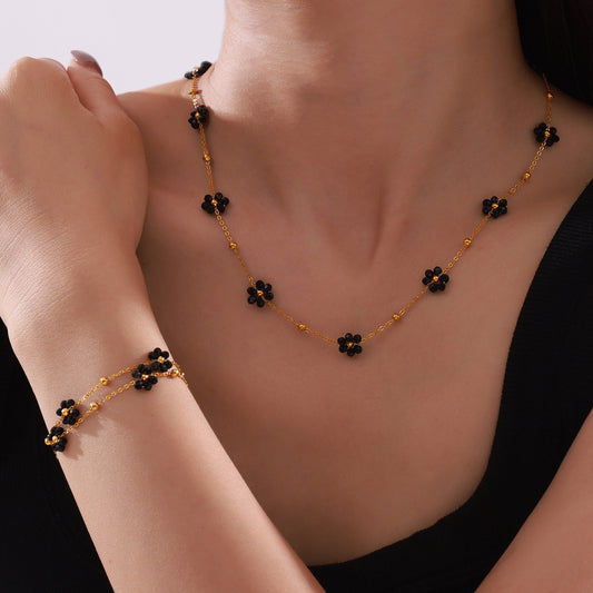 BLACK FLOWER NECKLACE