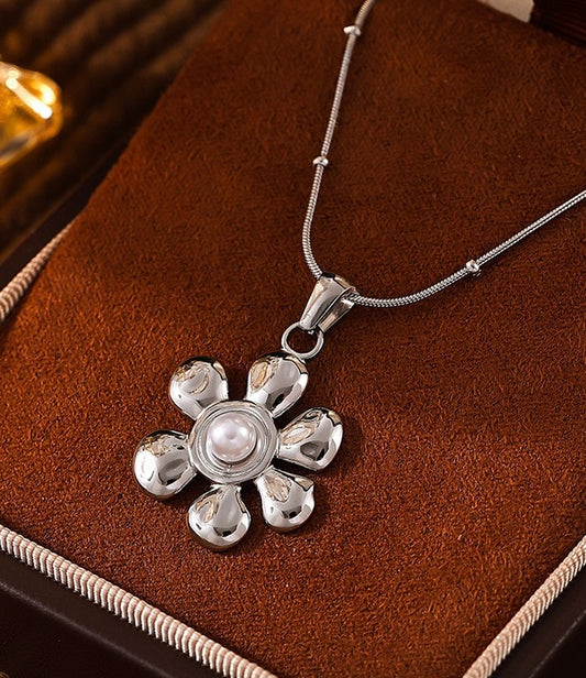 SILVER FLOWER NECKLACE