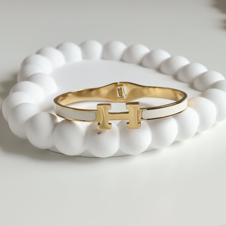 WHITE BANGLE