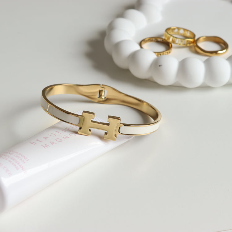 WHITE BANGLE