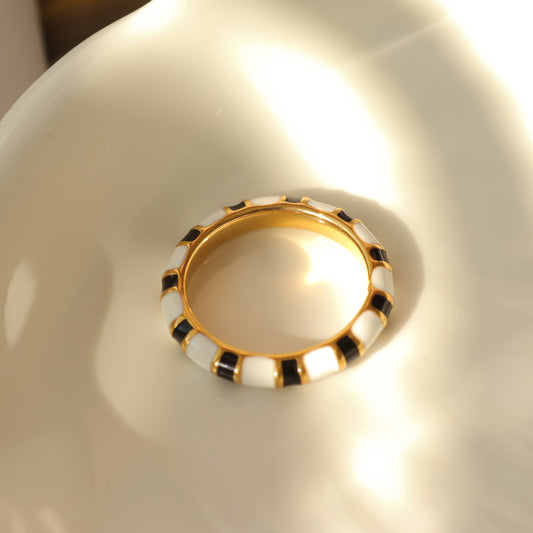 DAY & NIGHT LOVE RING