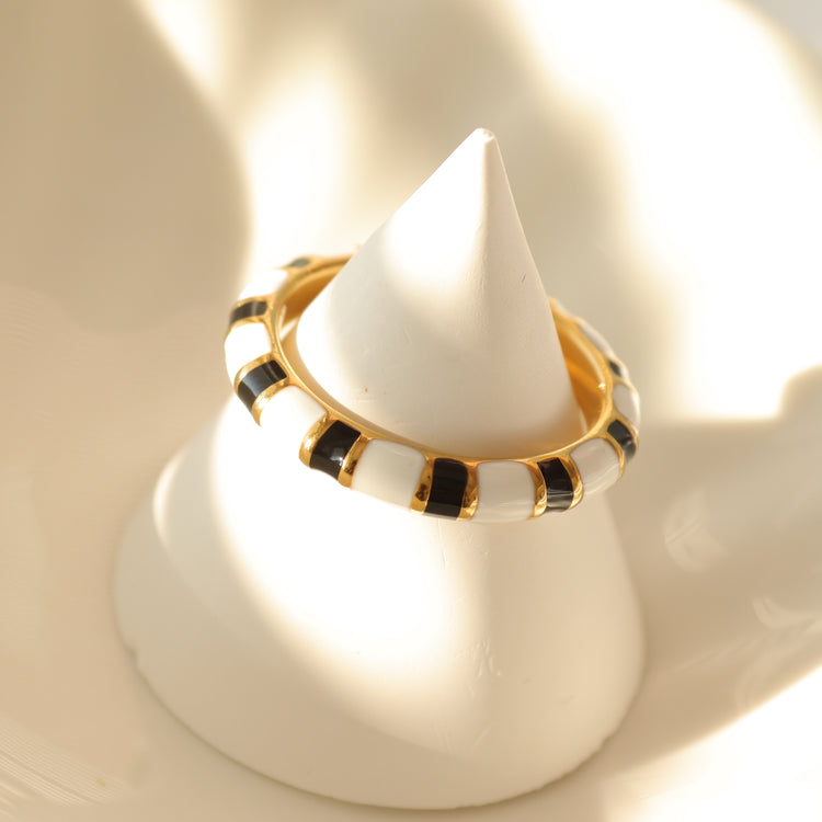 DAY & NIGHT LOVE RING