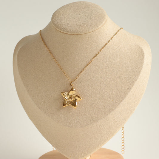 LILY GOLD  NECKLACE