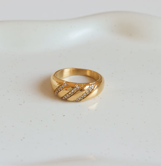 CAMILLA GOLD RING